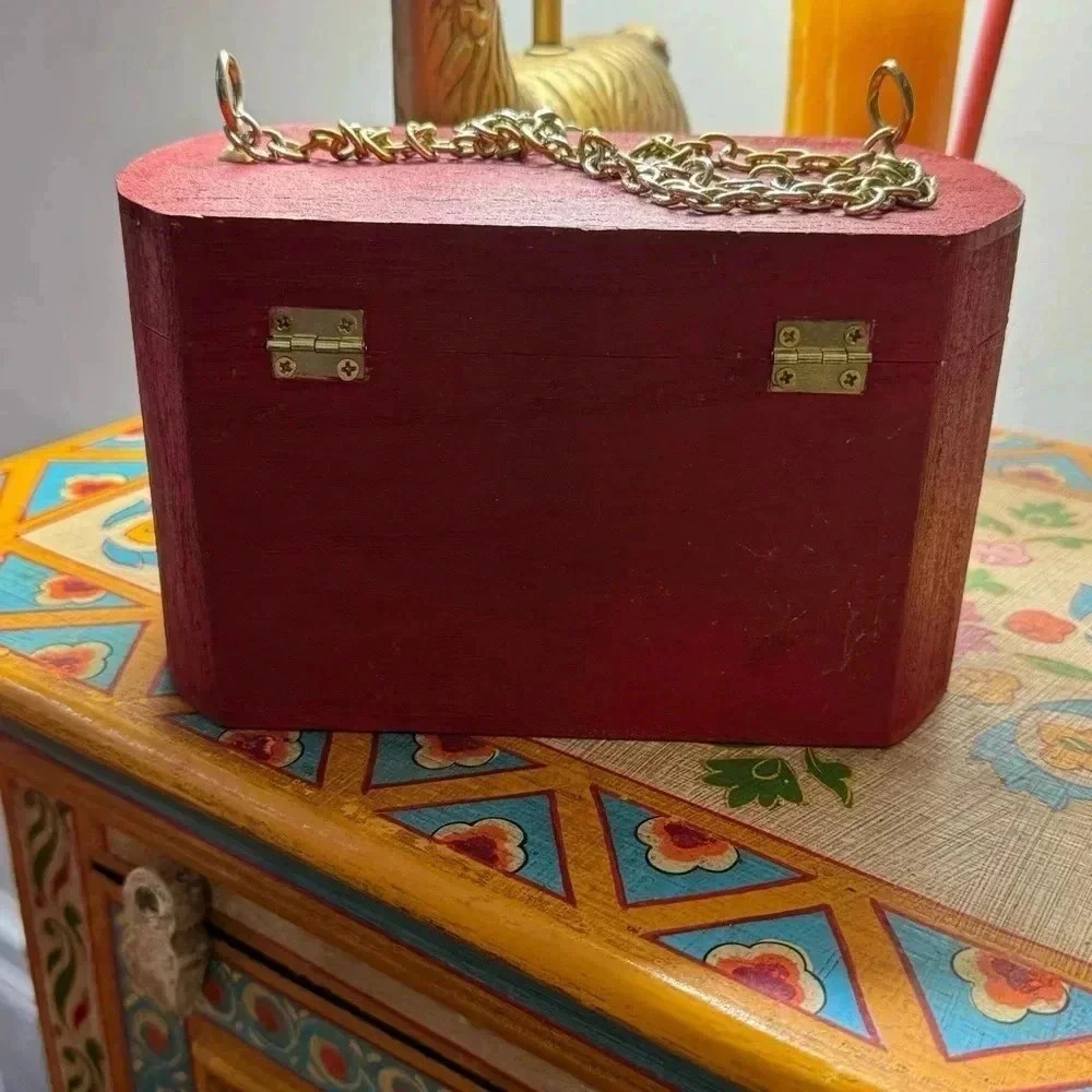 Evil Queen’s Jewelry Box Purse - Picture 5 of 5